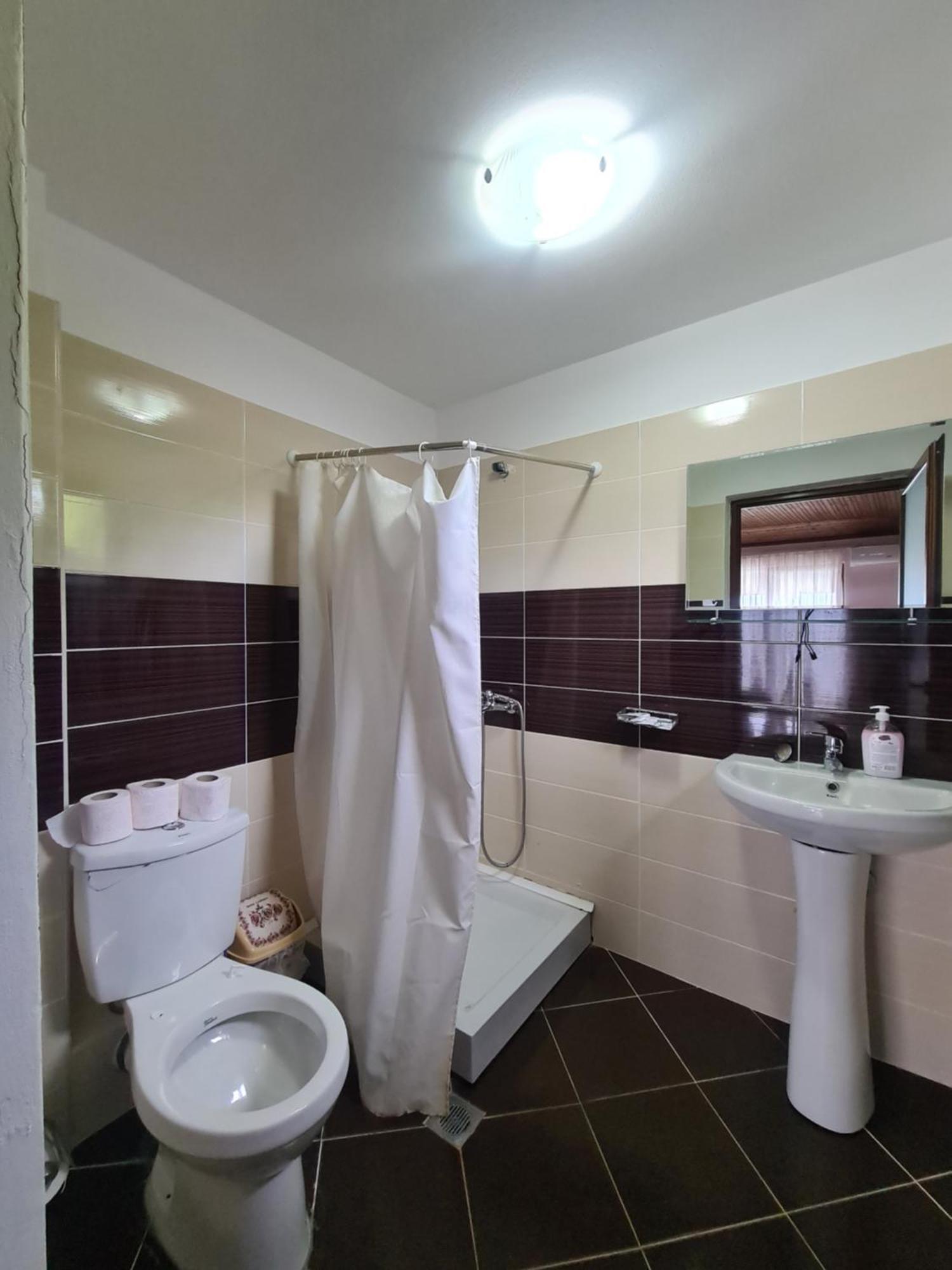 Hotel Kukesi Lini المظهر الخارجي الصورة